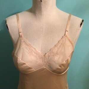 Vintage Vanity Fair beige full slip 31